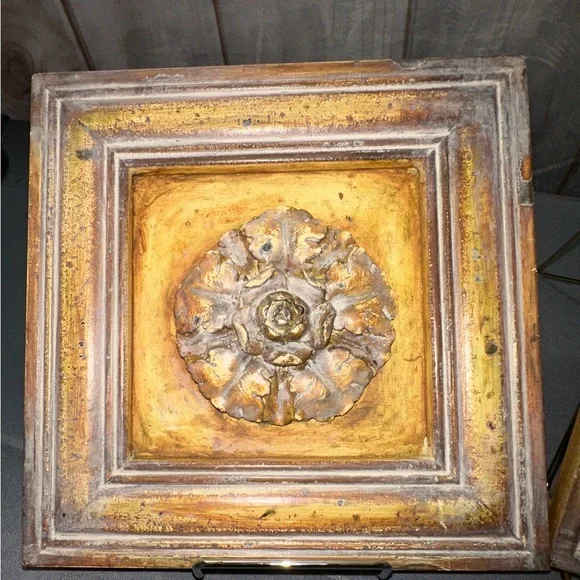 Antique Gold Floral Wall Accents - Picture 3 of 10